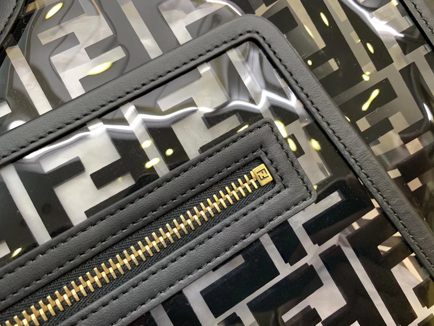 Fendi 芬迪 RUNAWAY  系列 全透明的进口TPU F 印花 41x34x12cm