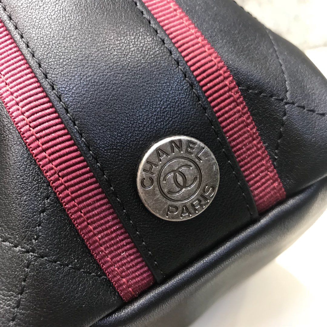Chanel 香奈儿 Hobo bag 顶级代购版本 23cm 原厂小牛皮 黑配红