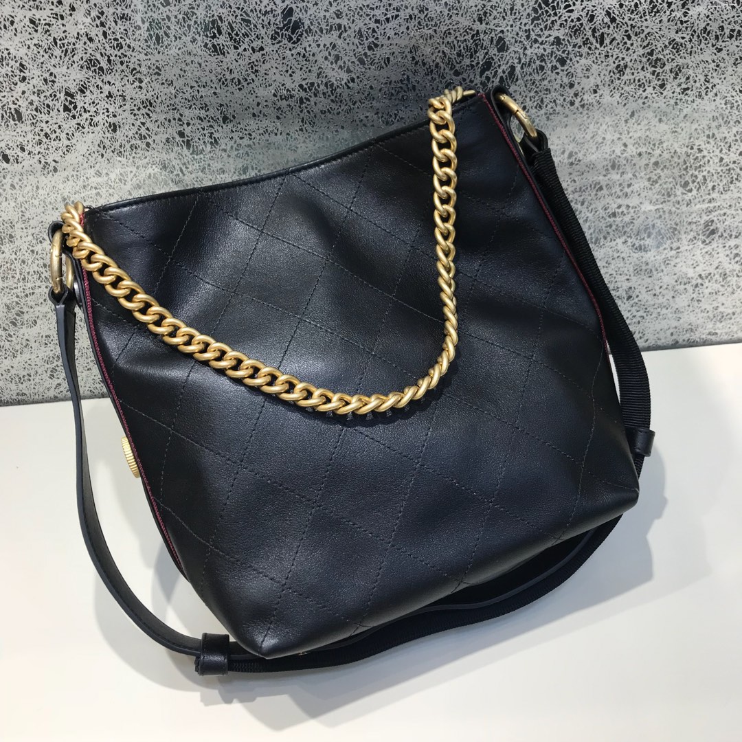 Chanel 香奈儿 Hobo bag 顶级代购版本 23cm 原厂小牛皮 黑配红