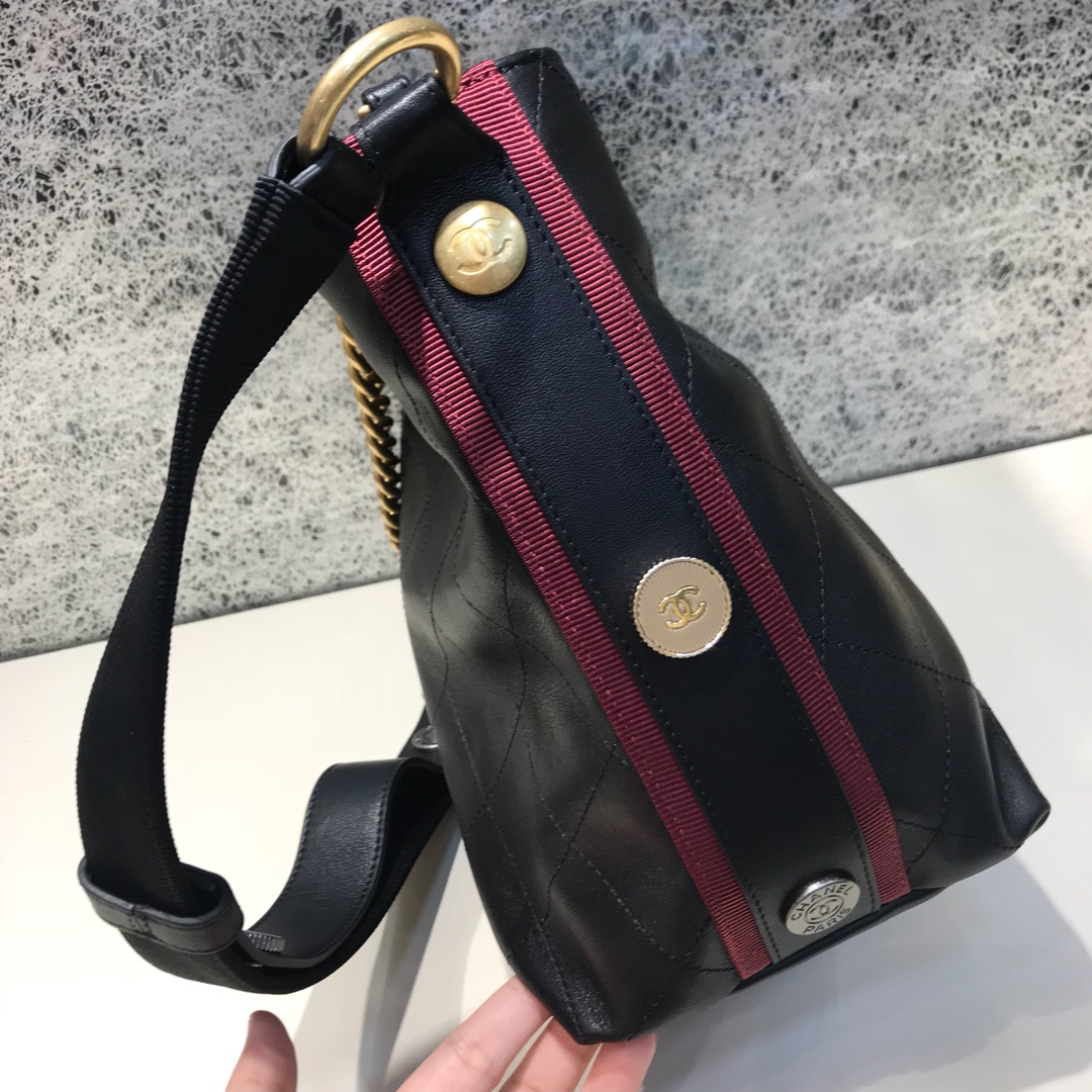 Chanel 香奈儿 Hobo bag 顶级代购版本 23cm 原厂小牛皮 黑配红