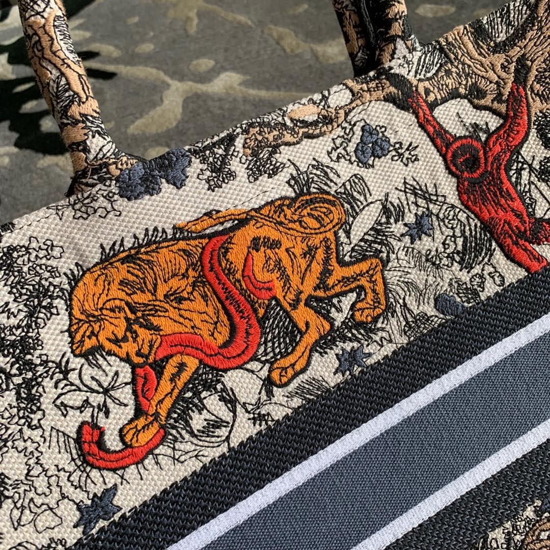 19年Dior 全新款购物袋 彩色老虎  风靡全球