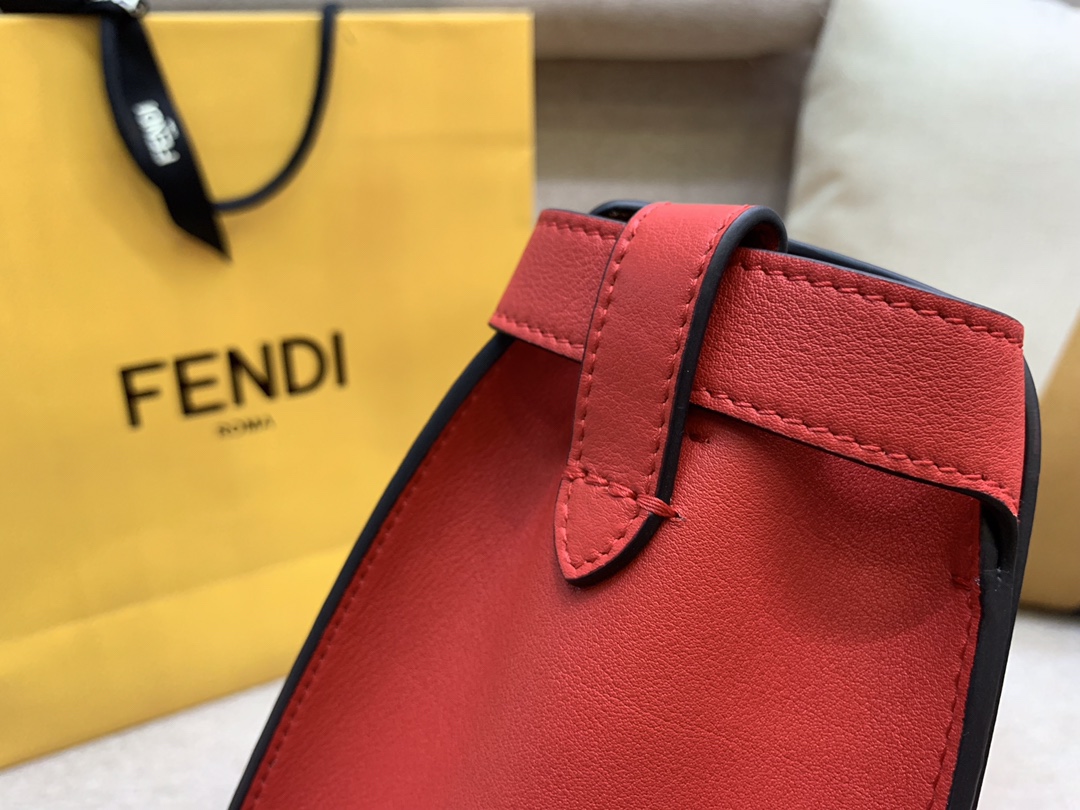 Fendi 芬迪 大号现 KAN U 系列 定制凸纹 红色按扣女包 原厂进口皮