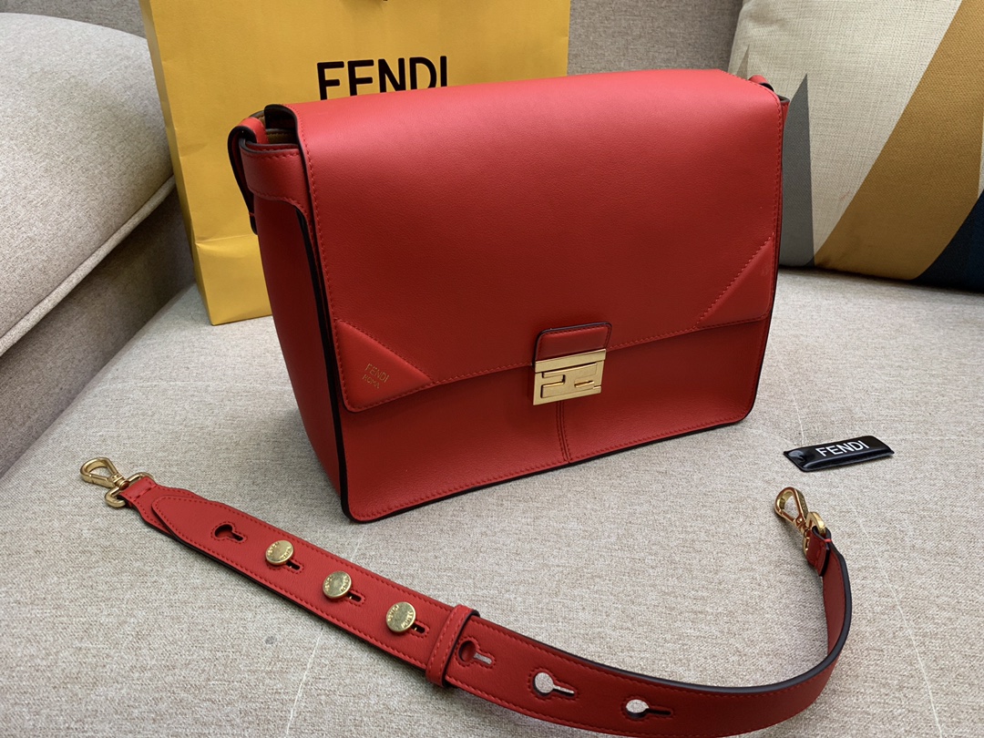 Fendi 芬迪 大号现 KAN U 系列 定制凸纹 红色按扣女包 原厂进口皮