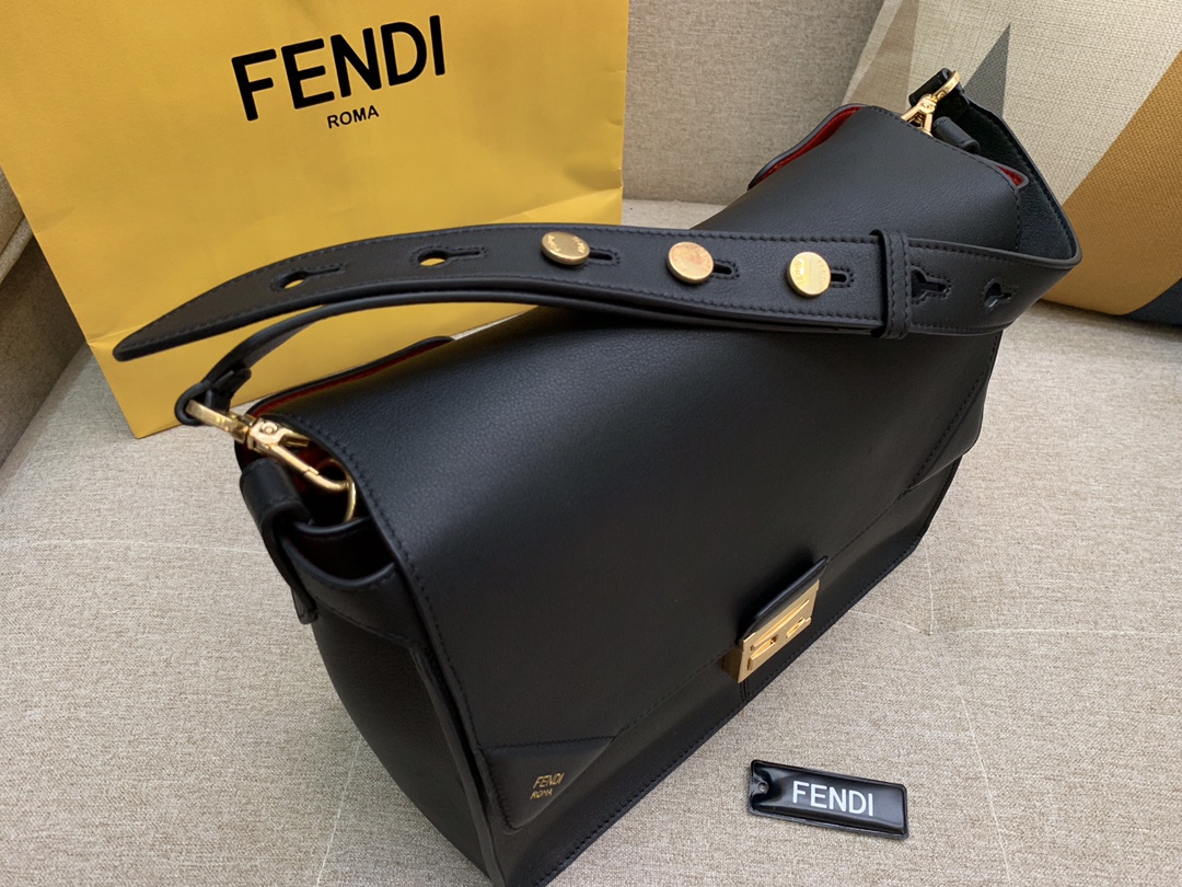 Fendi 芬迪 大号现 KAN U 系列 定制凸纹 黑色按扣女包 原厂进口皮