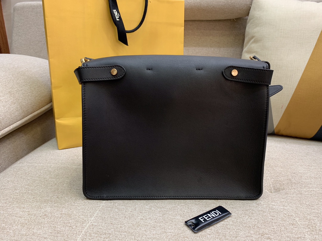 Fendi 芬迪 大号现 KAN U 系列 定制凸纹 黑色按扣女包 原厂进口皮