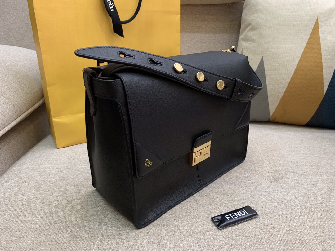Fendi 芬迪 大号现 KAN U 系列 定制凸纹 黑色按扣女包 原厂进口皮