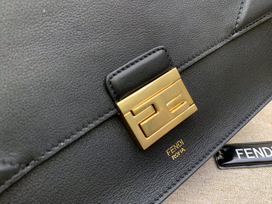 Fendi 芬迪 KAN U 系列 中号25cm 斜挎手提两用包 复古女包