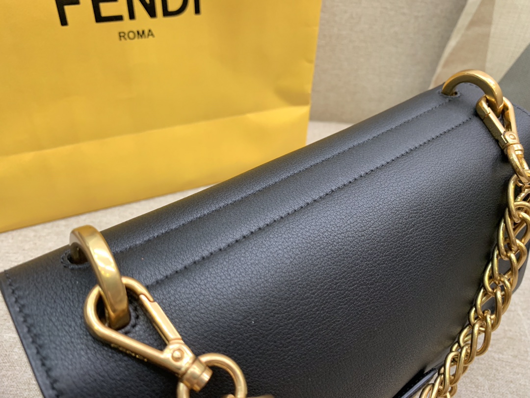 Fendi 芬迪 KAN U 系列 中号25cm 斜挎手提两用包 复古女包