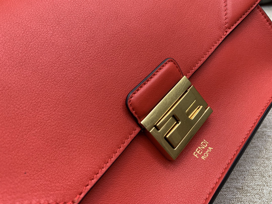 Fendi 芬迪 KAN U 系列 中号25cm 斜挎手提两用包 复古女包