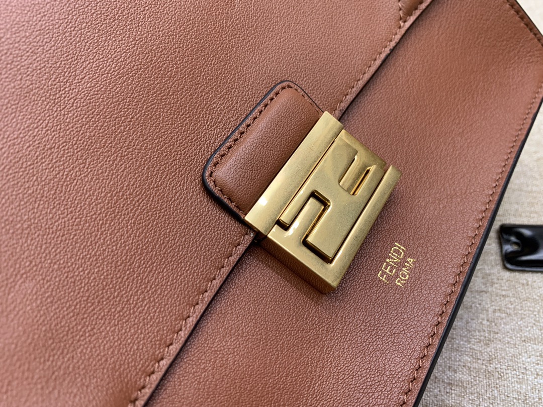 Fendi 芬迪 KAN U 系列 中号25cm 斜挎手提两用包 复古女包