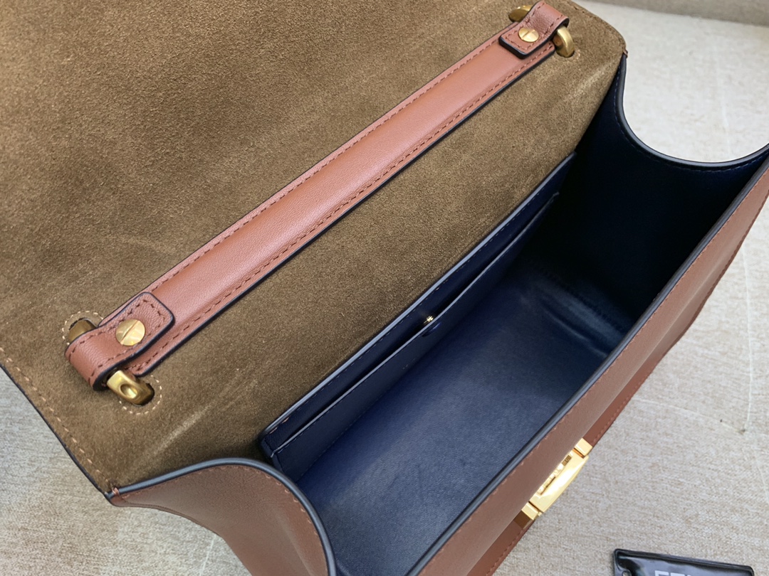 Fendi 芬迪 KAN U 系列 中号25cm 斜挎手提两用包 复古女包