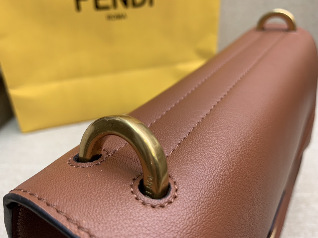 Fendi 芬迪 KAN U 系列 中号25cm 斜挎手提两用包 复古女包