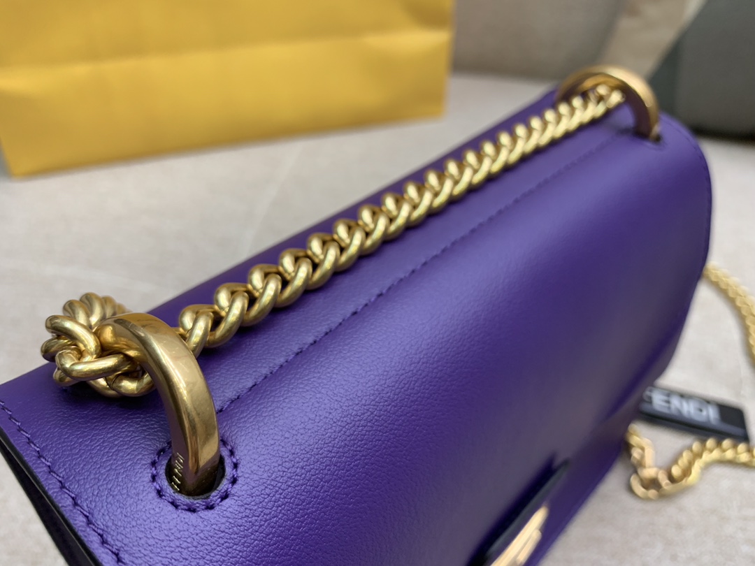 Fendi 芬迪 KAN U 系列 定制凸纹 代工厂女包 原厂进口皮 小号19cm