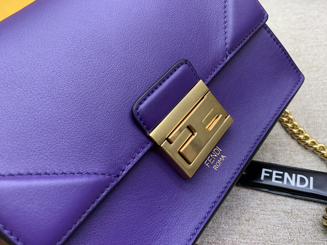Fendi 芬迪 KAN U 系列 定制凸纹 代工厂女包 原厂进口皮 小号19cm
