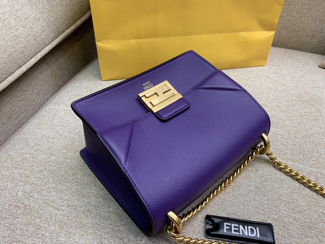 Fendi 芬迪 KAN U 系列 定制凸纹 代工厂女包 原厂进口皮 小号19cm