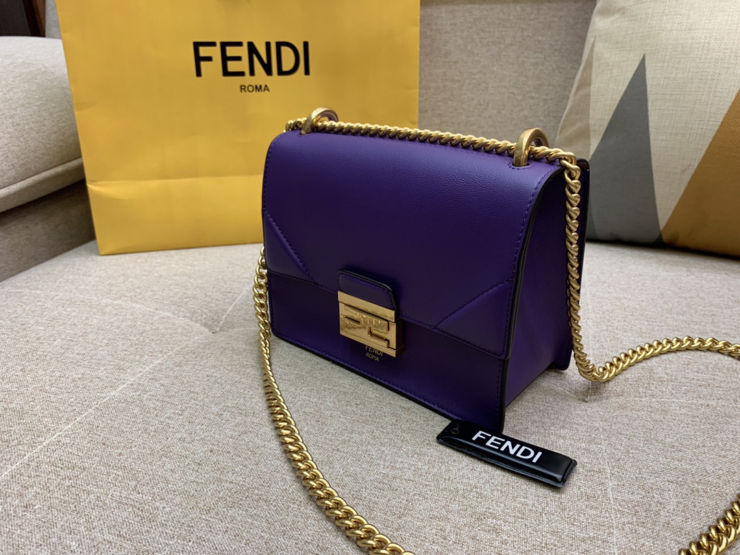 Fendi 芬迪 KAN U 系列 定制凸纹 代工厂女包 原厂进口皮 小号19cm