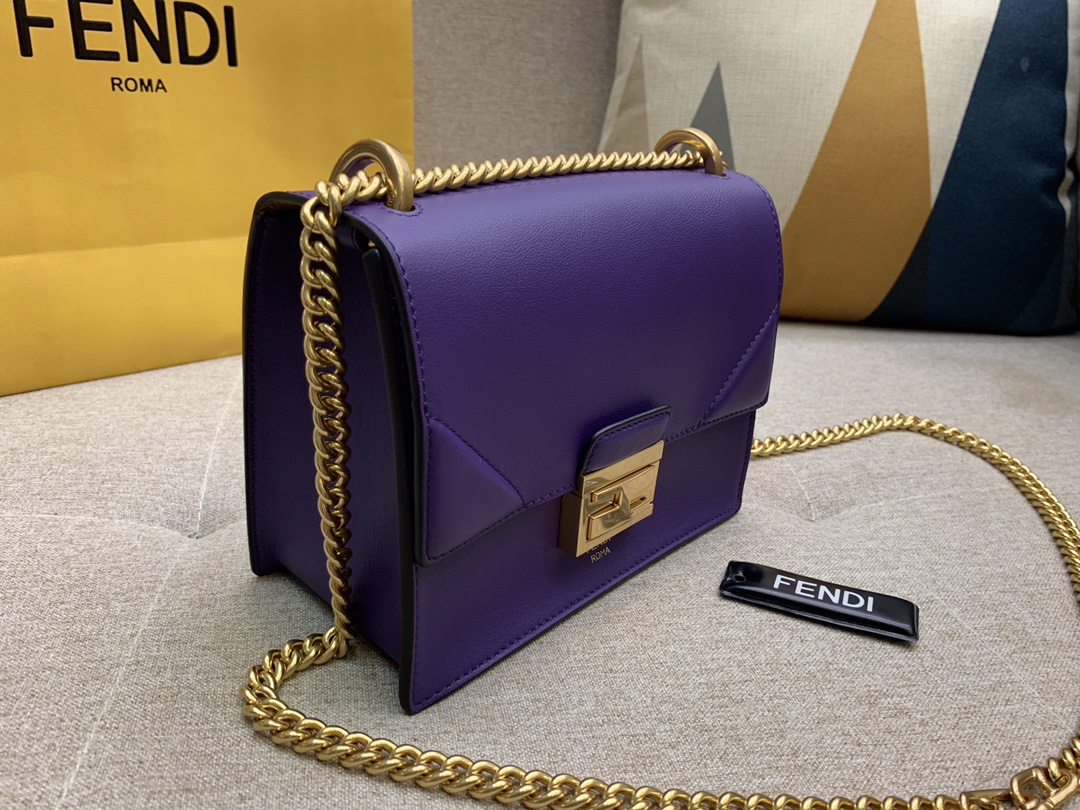 Fendi 芬迪 KAN U 系列 定制凸纹 代工厂女包 原厂进口皮 小号19cm