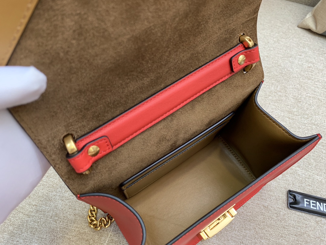 Fendi 芬迪 KAN U 系列 定制凸纹 代工厂女包 原厂进口皮 小号19cm