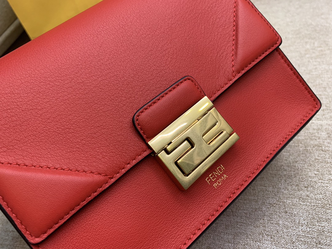 Fendi 芬迪 KAN U 系列 定制凸纹 代工厂女包 原厂进口皮 小号19cm