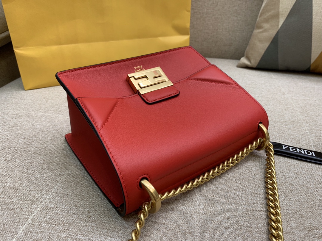Fendi 芬迪 KAN U 系列 定制凸纹 代工厂女包 原厂进口皮 小号19cm