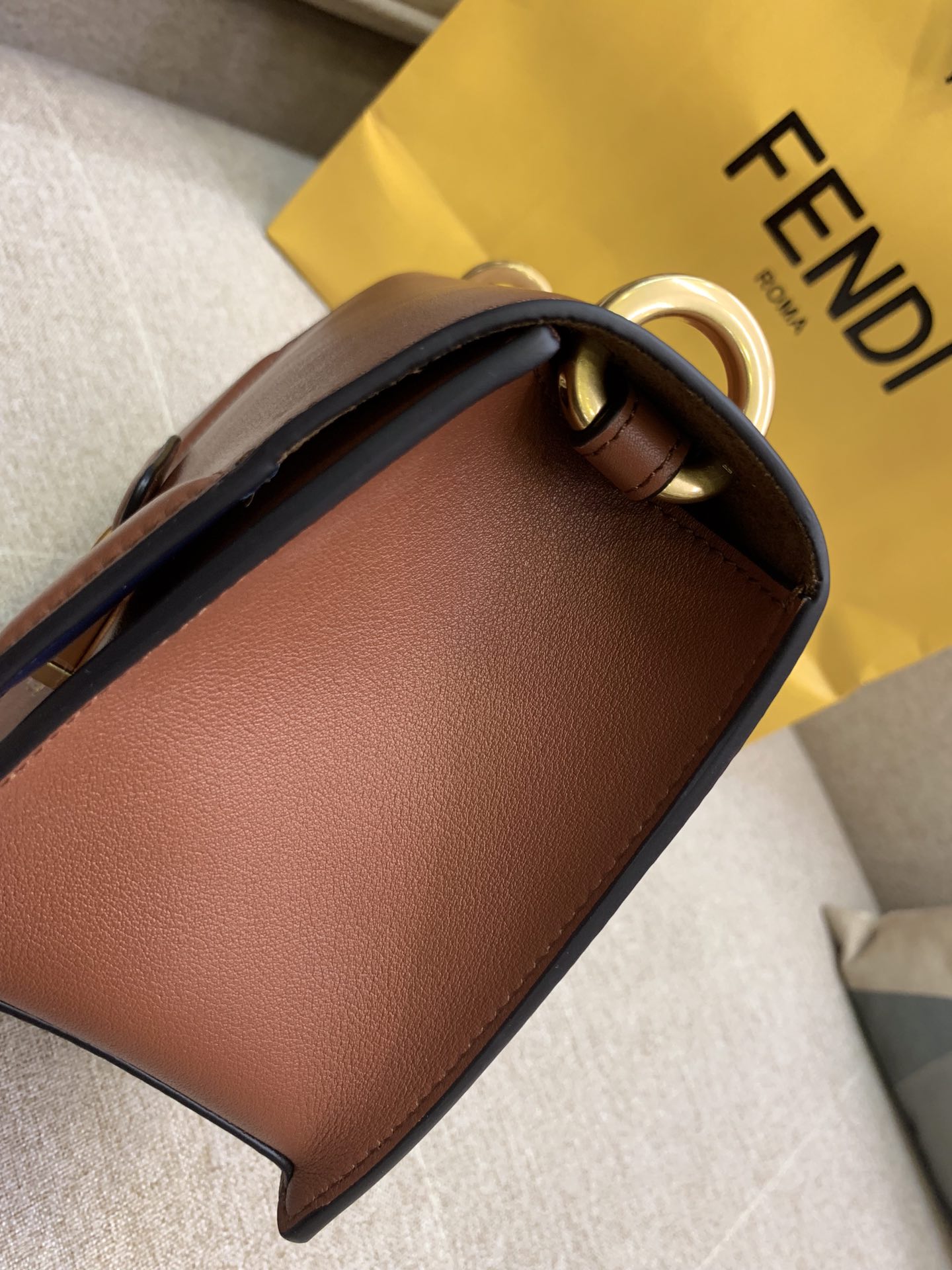 Fendi 芬迪 KAN U 系列 定制凸纹 代工厂女包 原厂进口皮 小号19cm