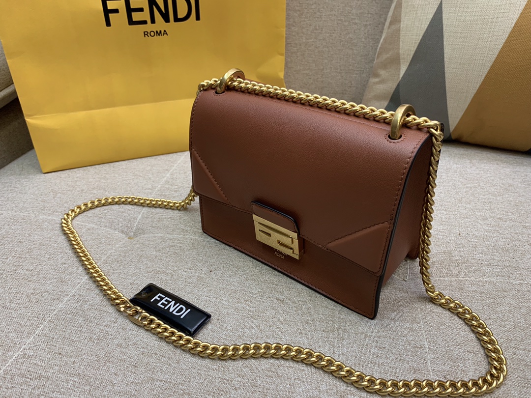 Fendi 芬迪 KAN U 系列 定制凸纹 代工厂女包 原厂进口皮 小号19cm