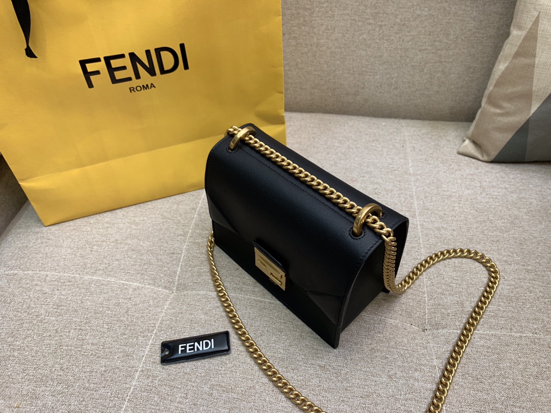 Fendi 芬迪 KAN U 系列 定制凸纹 代工厂女包 原厂进口皮 小号19cm