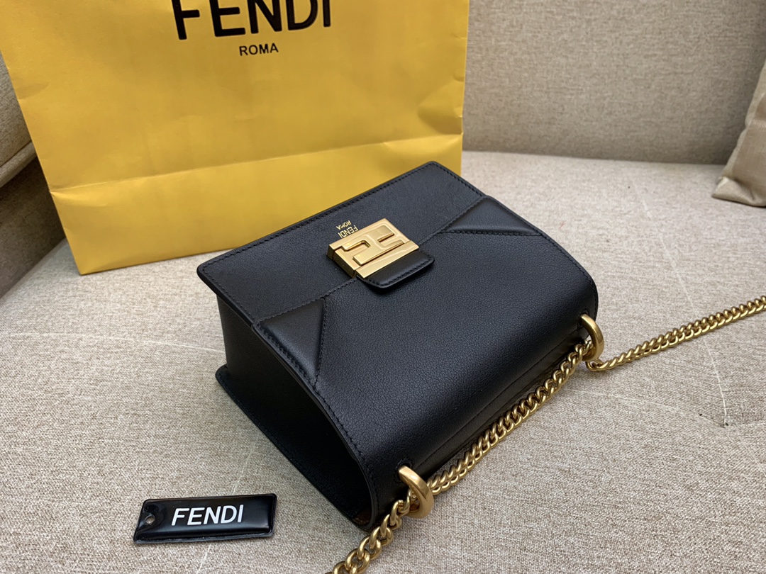 Fendi 芬迪 KAN U 系列 定制凸纹 代工厂女包 原厂进口皮 小号19cm