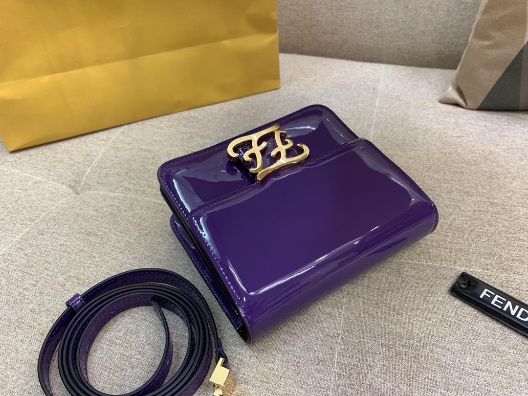 Karl Lagerfeld 最新系列 翻盖手袋 漆皮材质 17x14x6cm 紫色