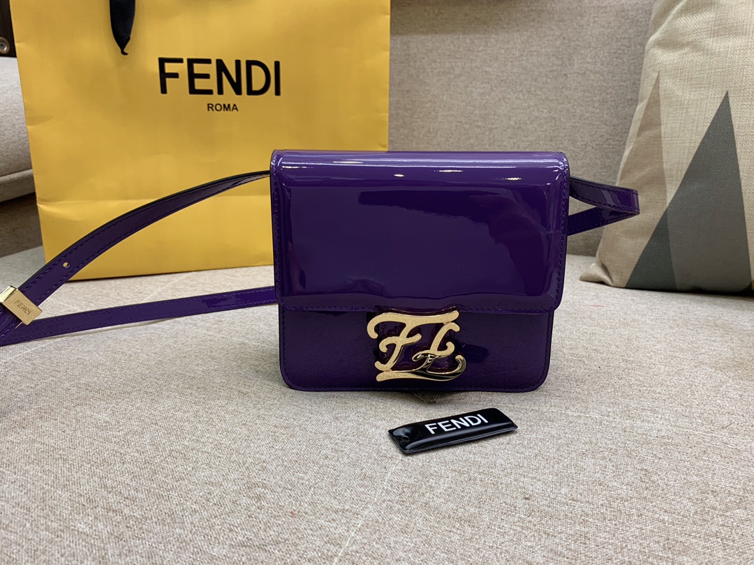 Karl Lagerfeld 最新系列 翻盖手袋 漆皮材质 17x14x6cm 紫色