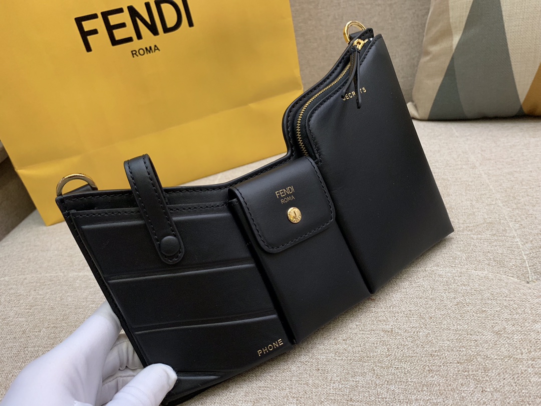 FENDI芬迪胸包 斜挎手拿两用 3口袋 走秀款