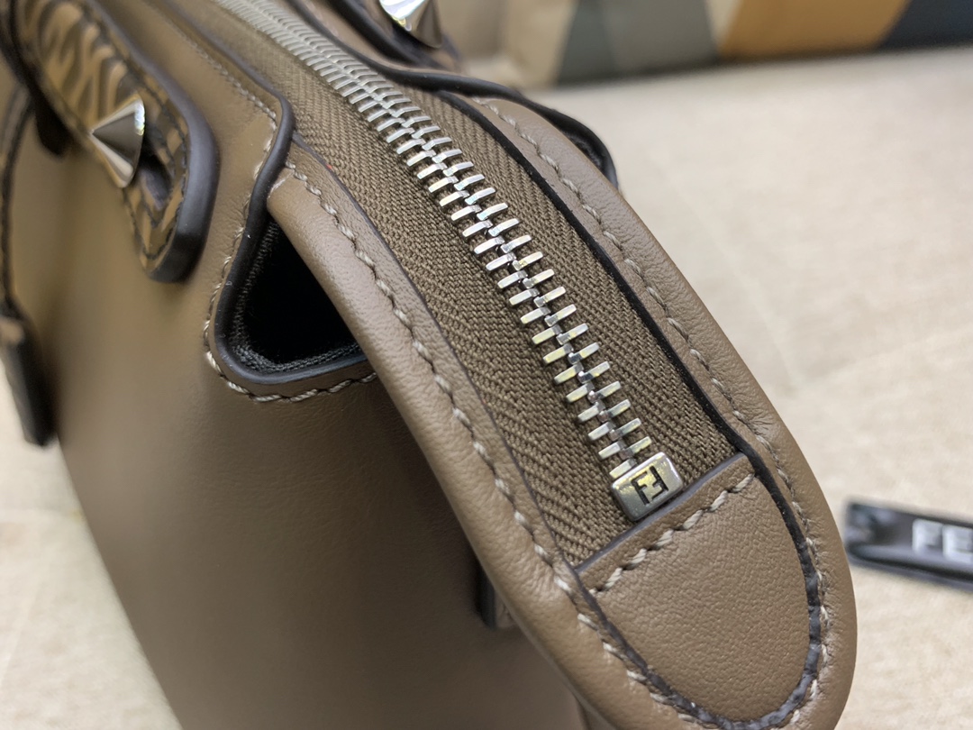 Fendi 芬迪 代购版本 By the way手袋 原厂进口皮 28cm LOGO压花F图案