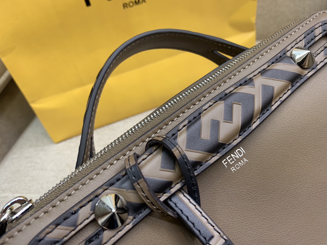 Fendi 芬迪 代购版本 By the way手袋 原厂进口皮 28cm LOGO压花F图案