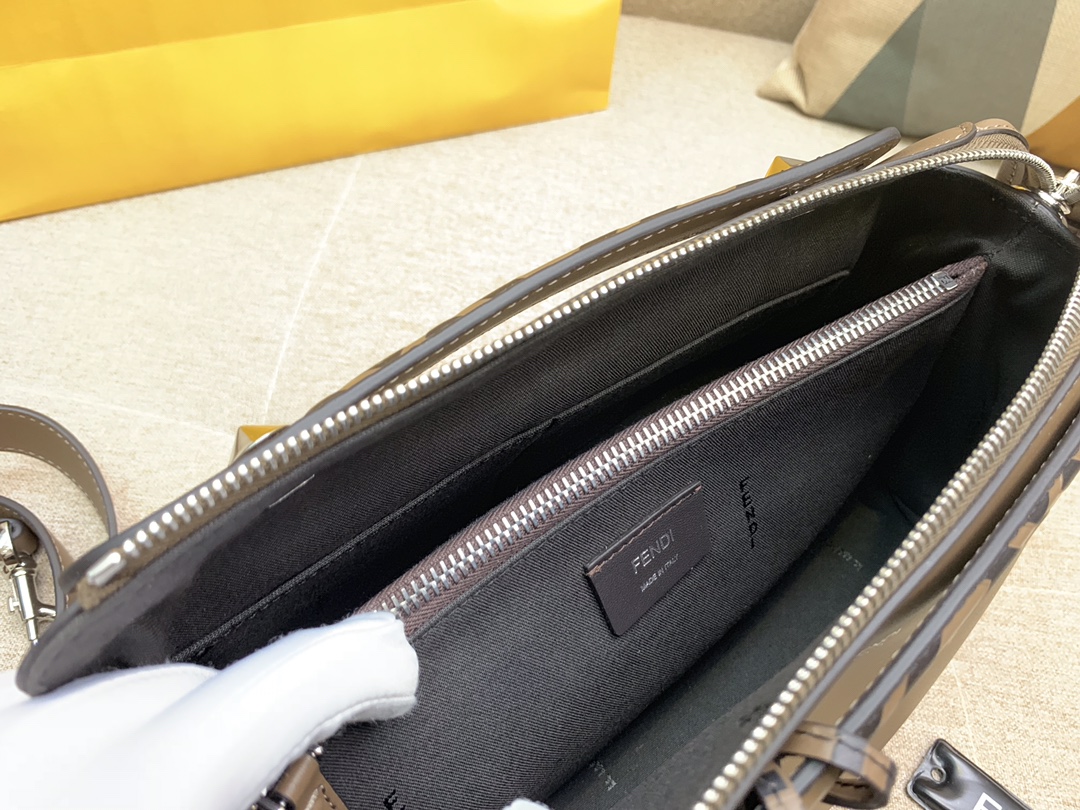 Fendi 芬迪 代购版本 By the way手袋 原厂进口皮 28cm LOGO压花F图案