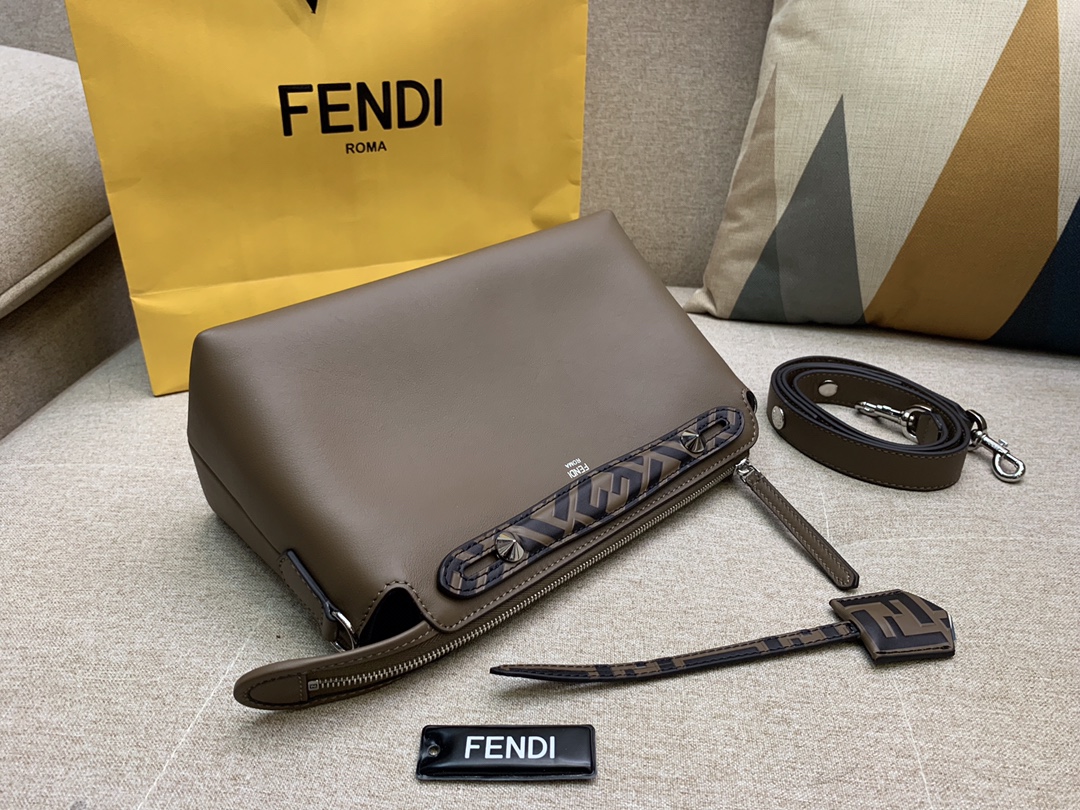 Fendi 芬迪 代购版本 By the way手袋 原厂进口皮 28cm LOGO压花F图案