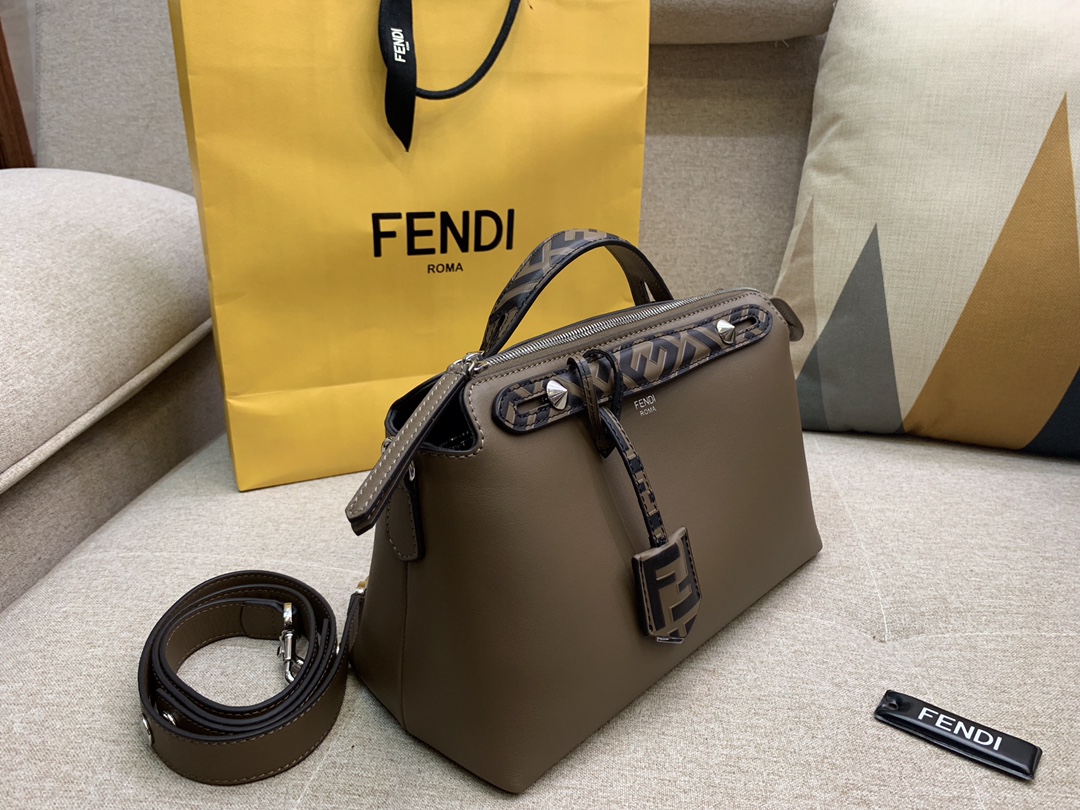 Fendi 芬迪 代购版本 By the way手袋 原厂进口皮 28cm LOGO压花F图案