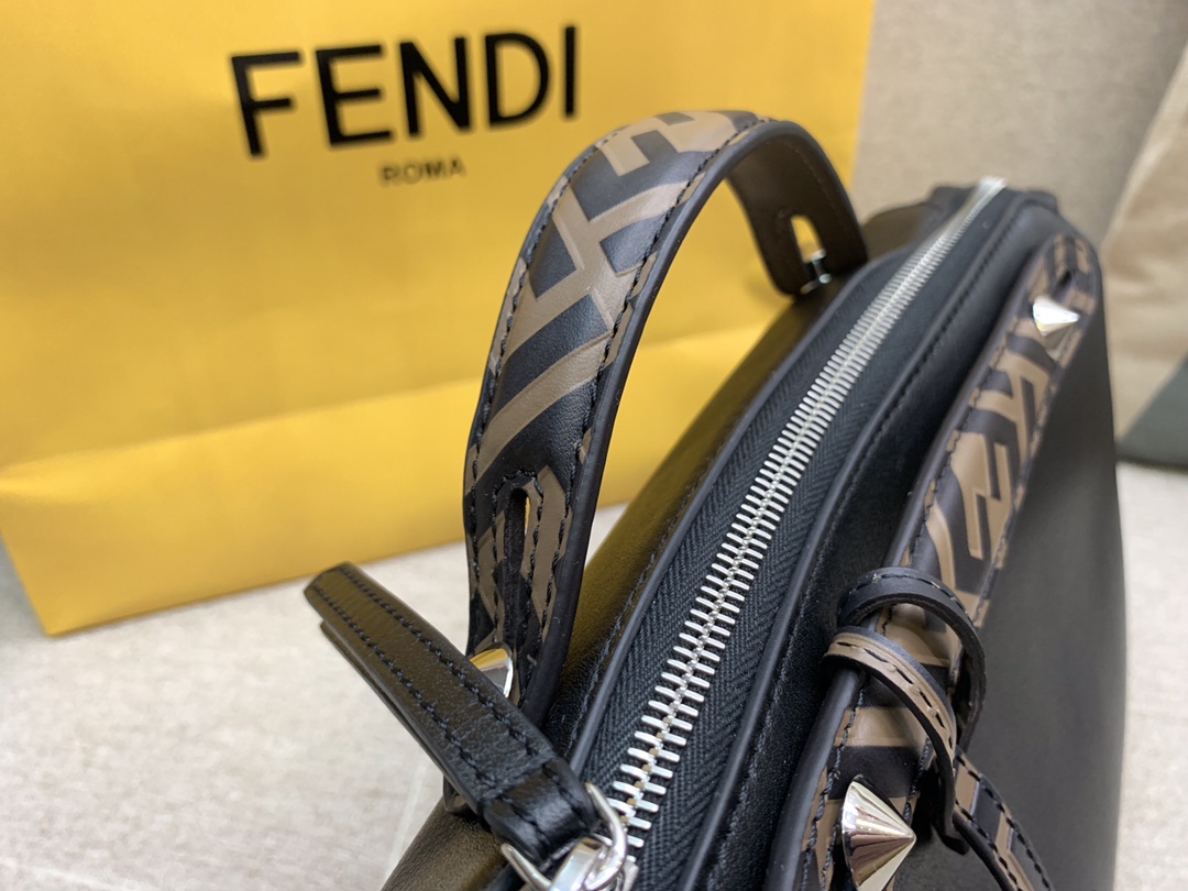 Fendi 芬迪 代购版本 By the way手袋 原厂进口皮 28cm LOGO压花F图案