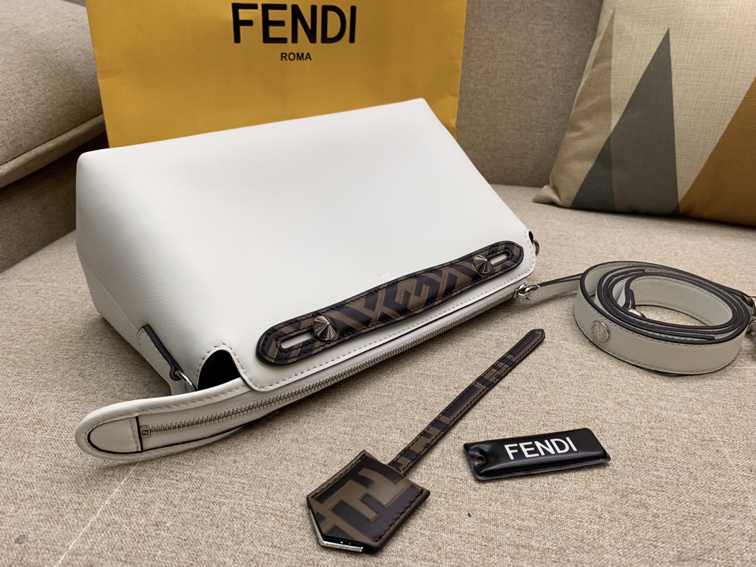 Fendi 芬迪 代购版本 By the way手袋 原厂进口皮 28cm LOGO压花F图案