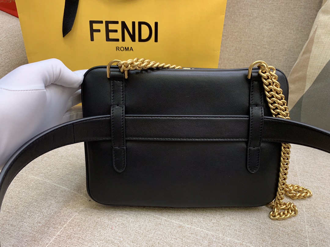 Fendi 芬迪 腰包 斜跨包 23x18x6cm 翻盖设计 按扣款 黑色