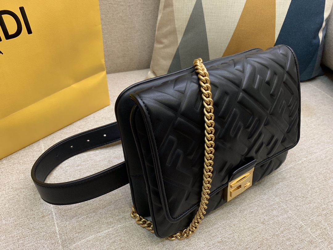 Fendi 芬迪 腰包 斜跨包 23x18x6cm 翻盖设计 按扣款 黑色