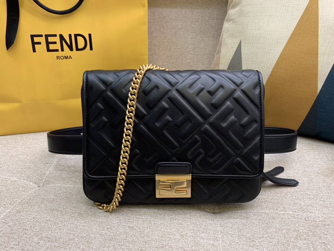 Fendi 芬迪 腰包 斜跨包 23x18x6cm 翻盖设计 按扣款 黑色