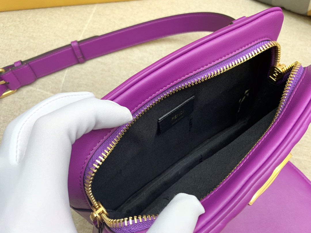 Fendi 芬迪 腰包 斜跨包 23x18x6cm 翻盖设计 按扣款 紫色