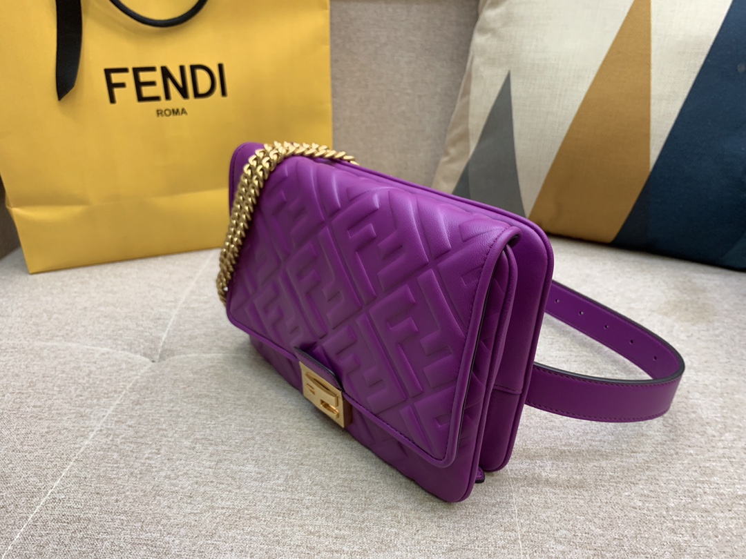 Fendi 芬迪 腰包 斜跨包 23x18x6cm 翻盖设计 按扣款 紫色