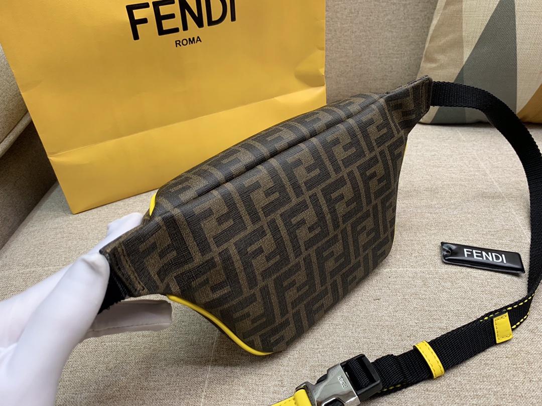 Fendi 芬迪 最新腰包 拉链开合 男女街拍爆款 棕色F印花