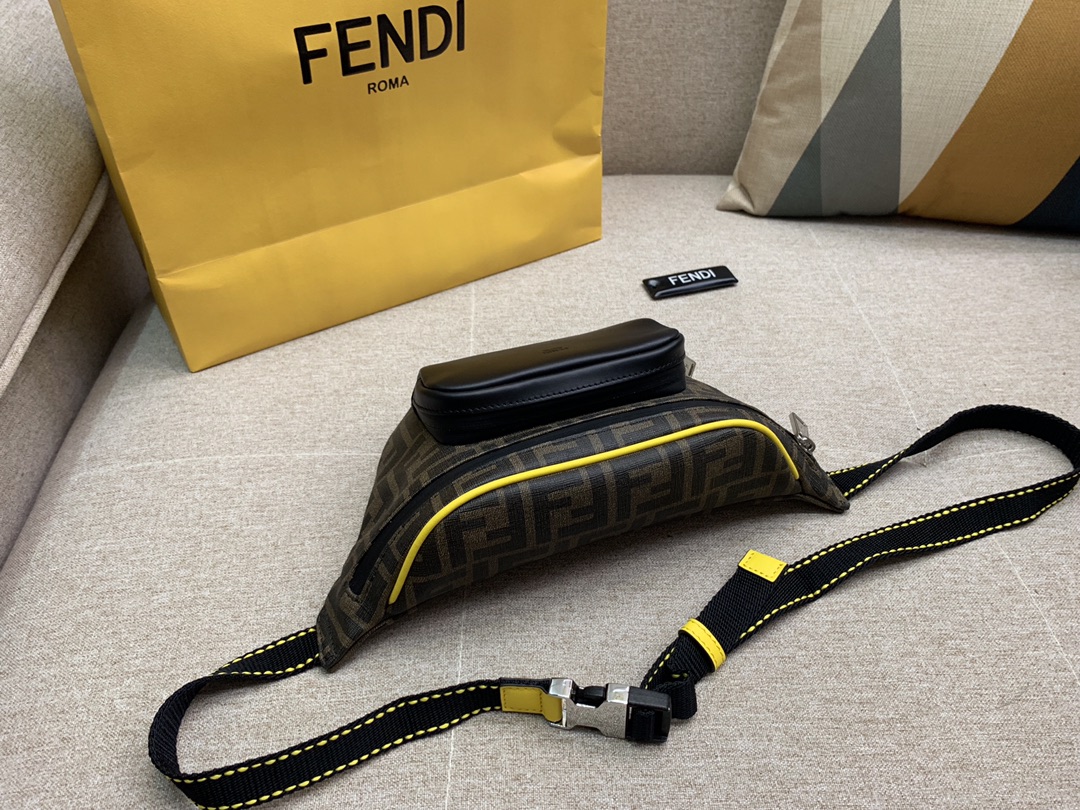 Fendi 芬迪 最新腰包 拉链开合 男女街拍爆款 棕色F印花
