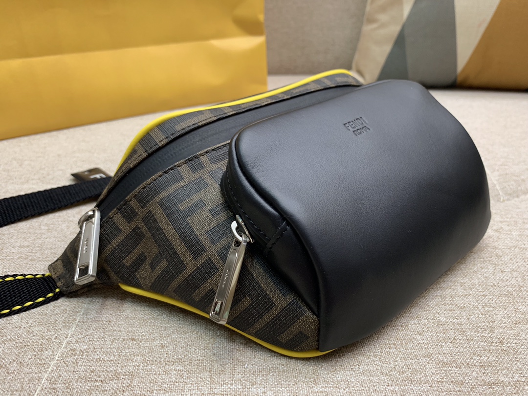 Fendi 芬迪 最新腰包 拉链开合 男女街拍爆款 棕色F印花
