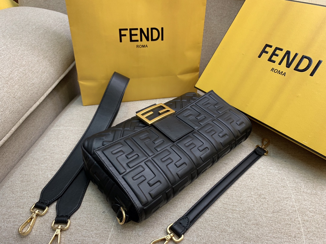 Fendi 芬迪 Baguette FF 浮雕系列 32x17x6cm 进口小羊皮 黑色