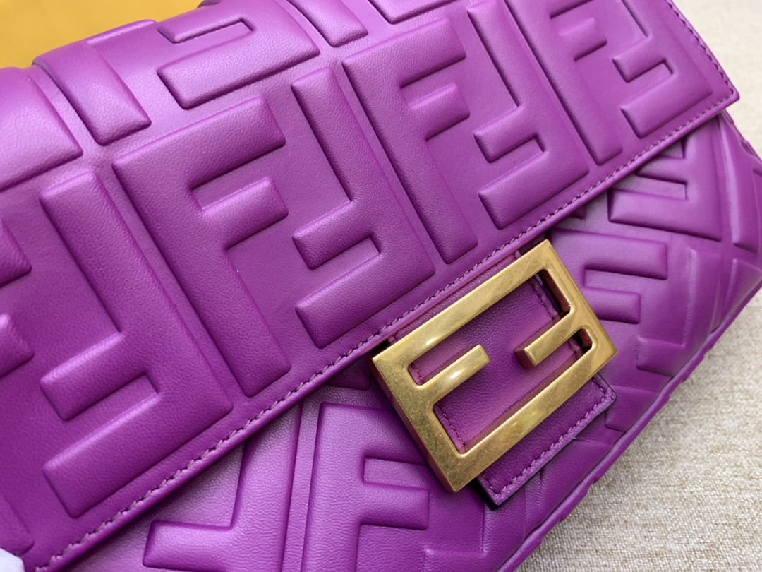 Fendi 芬迪 Baguette FF 浮雕系列 26x13x6cm 进口小羊皮 紫色