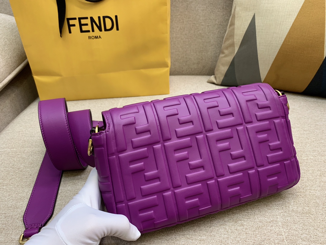 Fendi 芬迪 Baguette FF 浮雕系列 26x13x6cm 进口小羊皮 紫色