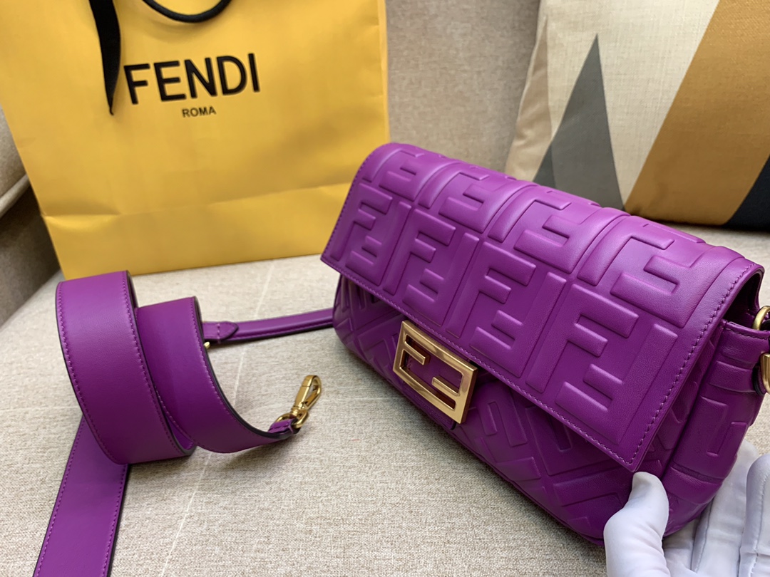 Fendi 芬迪 Baguette FF 浮雕系列 26x13x6cm 进口小羊皮 紫色
